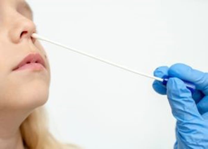 Critique d'une habitude : l'aspiration nasale du nourrisson