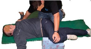 Étirements de la personne parétique spastique : mise en perspective des performances articulaires d'une personne hémiparétique avec les performances de jeunes étudiants en kinésithérapie