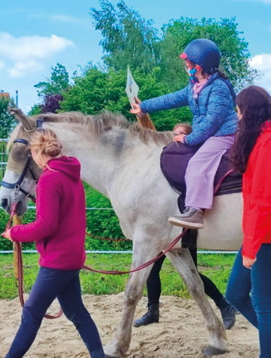 Hippothérapie et rééducation neurologique : l'évaluation pour une mise à cheval réussie