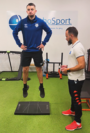 Application du 5 Factors Maximum Model pour prédire les lésions du LCA chez les jeunes joueurs de football d'élite